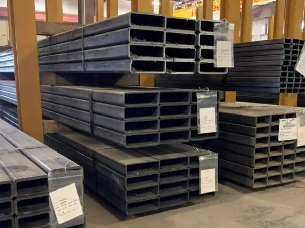 As vantagens da utilização de tubos retangulares na fabricação industrial.