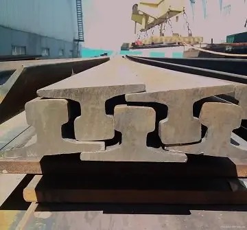 O trilho DIN536  é um tipo de trilho para ponte rolante utilizado em pórticos e pontes rolantes de piso em portos, estaleiro